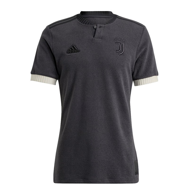 adidas-Men_sJuventus23_24LifestylerJersey_IT8213_-01 Adidas - Maillot Juventus 23/24 LFSTLR pour hommes (IT8213) – Image 1
