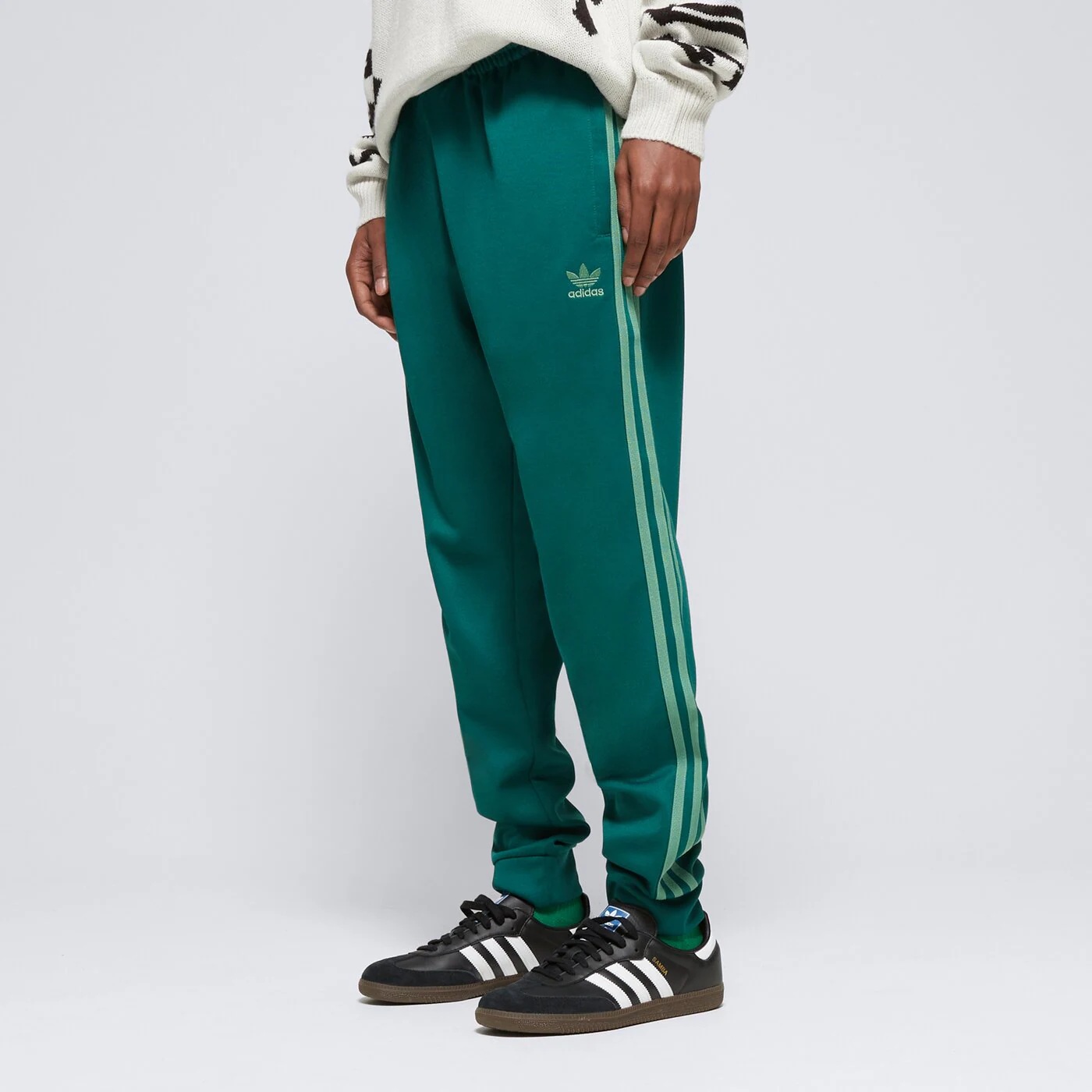 adidas-bikses-sst-tp-viriesiem-bikses-zala-iy8729 Pantalon de survêtement Adicolor Classics SST – Image 1