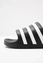 ADILETTE AQUA - Chaussons de plage – Image 2